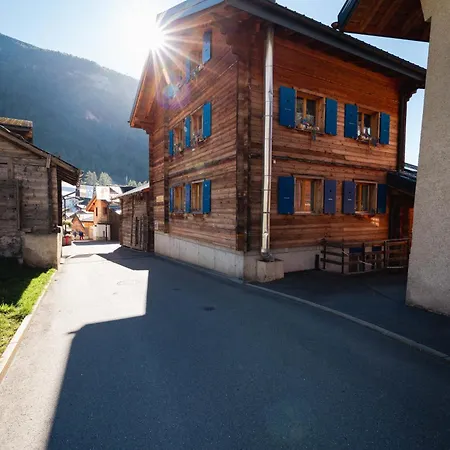 Regenbogen Familienapartment Mit Indoor-rutschbahn & Spieloase An Der Fussgaengerzone * Leukerbad