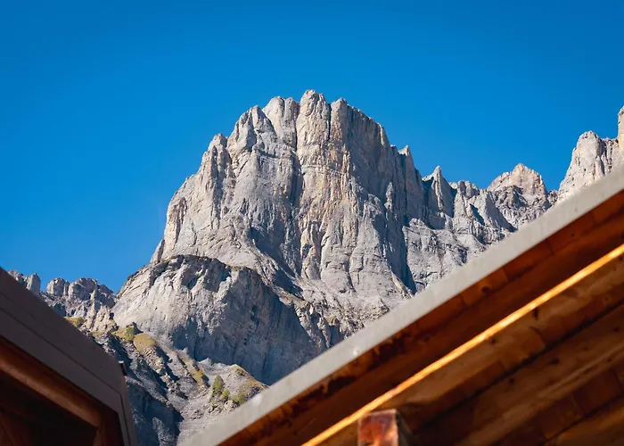 Regenbogen Mit Indoorrutschbahn 洛伊克巴德